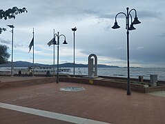 Follonica, lungomare piazza Nicola Guerrazzi.jpg