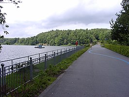 Blik op het meer vanaf de dam