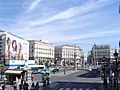 Vue générale de la place, à l'époque où elle était encore ouverte à la circulation.