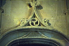 Arc en anse de panier et Triskelion, cathédrale de Senlis, XVIe siècle.