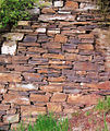 23. Idealbild einer Trockenmauer. Gesetzt mit "vor Ort" gebrochenem Steinmaterial. Hatzenporter Burg Bischofsteiner