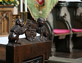 Schnitzerei in der Kirche; Detail einer Kirchenbank