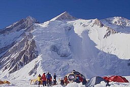 Gasherbrum II, sett från basecamp, 5 900 meter över havet.