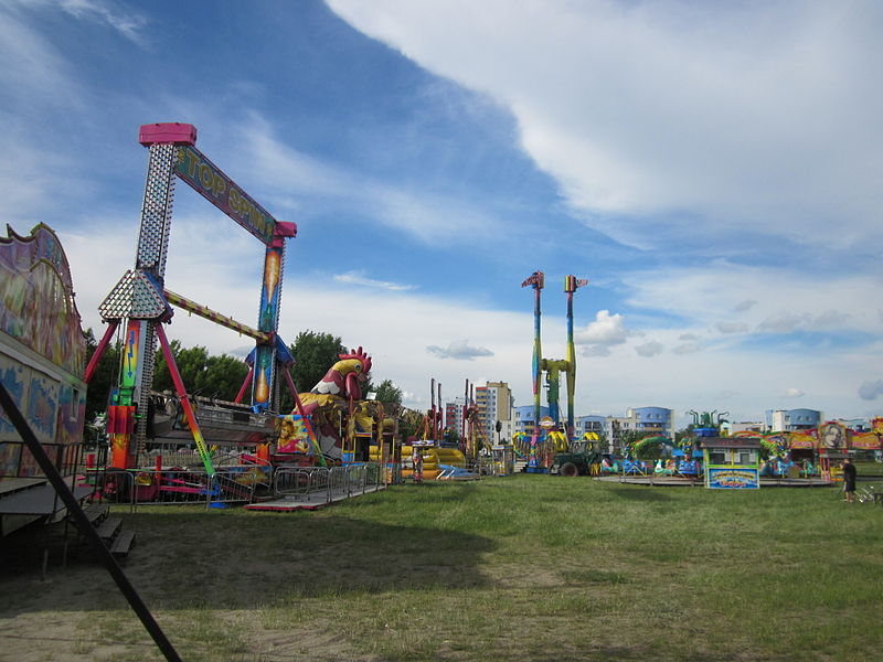 File:Lunapark Bajka 3.jpg