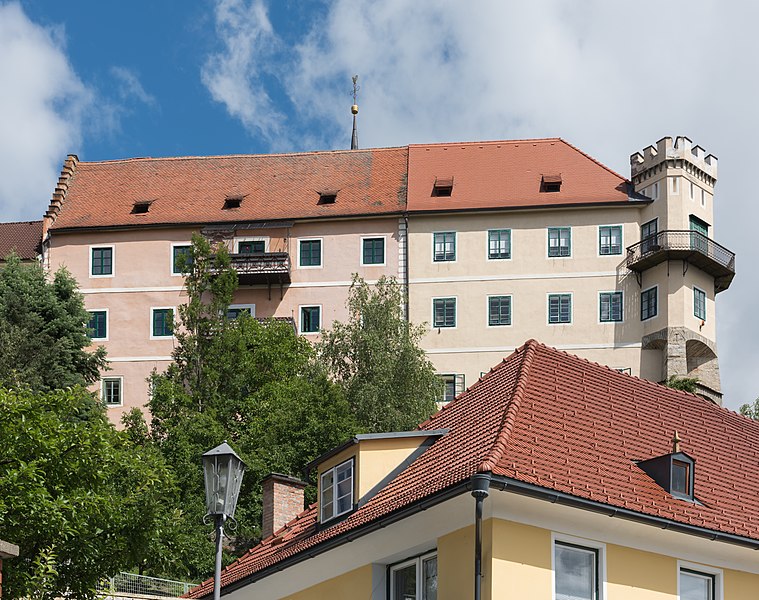 File:Althofen Schlossplatz 2 Neues Schloss SO Ansicht 24062015 5191.jpg