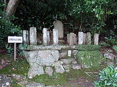 Grave of Ashikaga Chachamaru.jpg