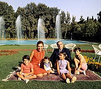 ShahanshahRoyalFamily2.jpg