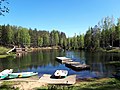 Le lac Izoumroudnoïe (d'Émeraude) du parc naturel de Toksovo-Kavgolovo.