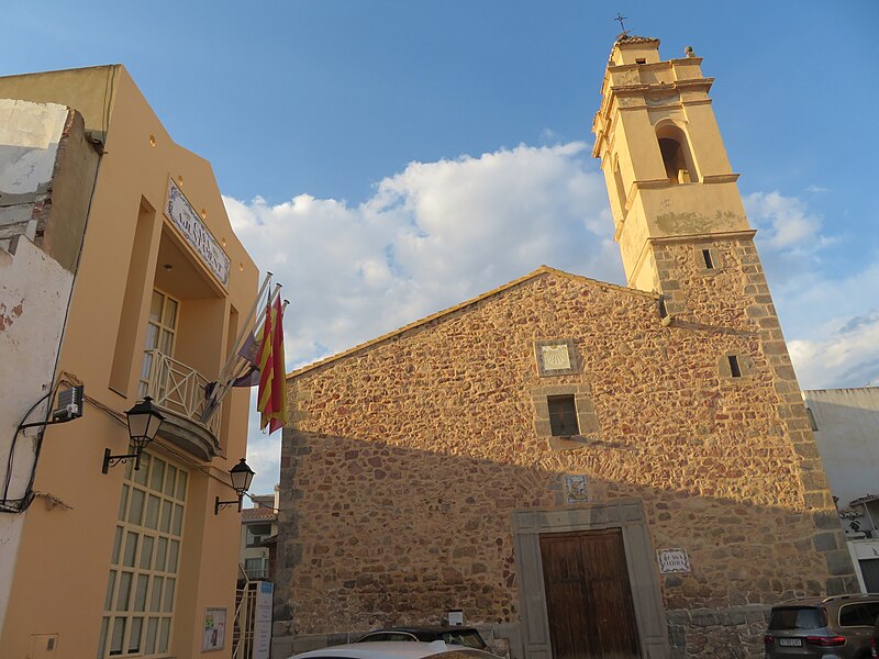 File:Antigua iglesia parroquial de San Miguel Arcángel, actual casa de la cultura de Quart de les Valls.jpg