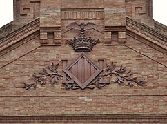 Escudo en el antiguo matadero de la ciudad.