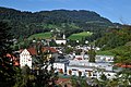 Kennelbach, hinten der Geserberg, der mit dem Hirschberg den kürzeren Bergrücken des Pfänderstocks bildet