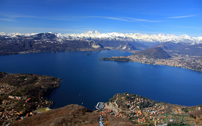 File:LagoMaggiore.jpg