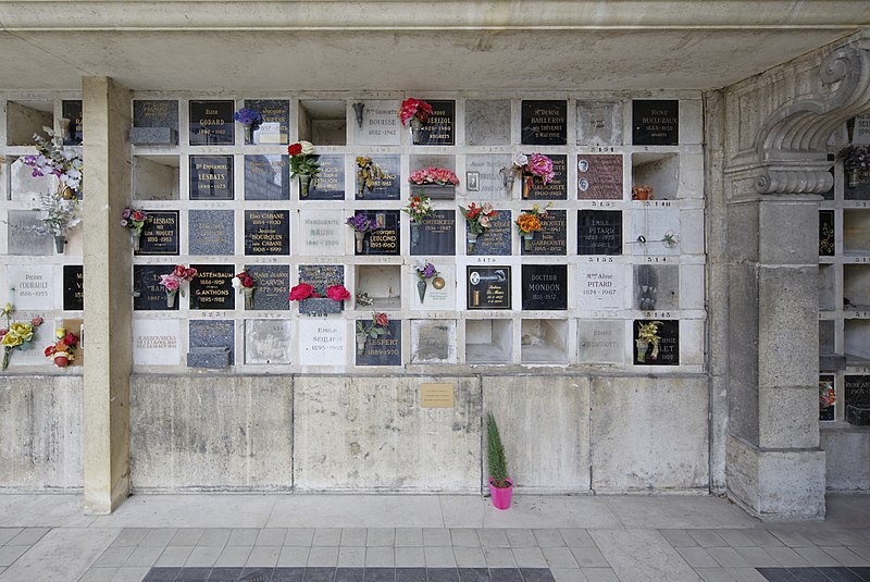 File:Père-Lachaise - Division 87 - Columbarium 3139-3242.jpg