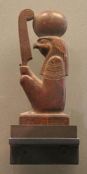 figurine de Rê à tête de faucon.