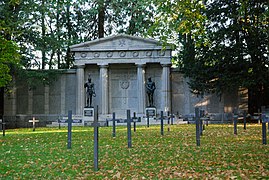 Monument du cimetière militaire allemand de Saint-Quentin.