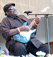 Fotografía del guitarrista Jack Johnson en el festival.