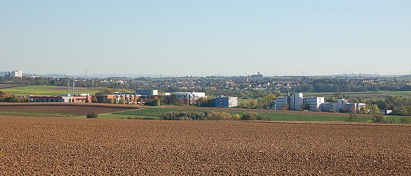 File:Klinik+HWS auf der Hurst von Nordwesten.jpg