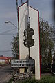 El monument a l'entrada de Reghin