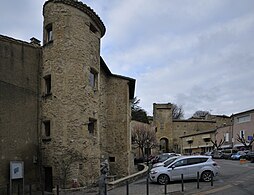 Tour Renaissance et porte du château.