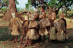 Jeunes garçons ; rite initiatique Yao au Malawi.