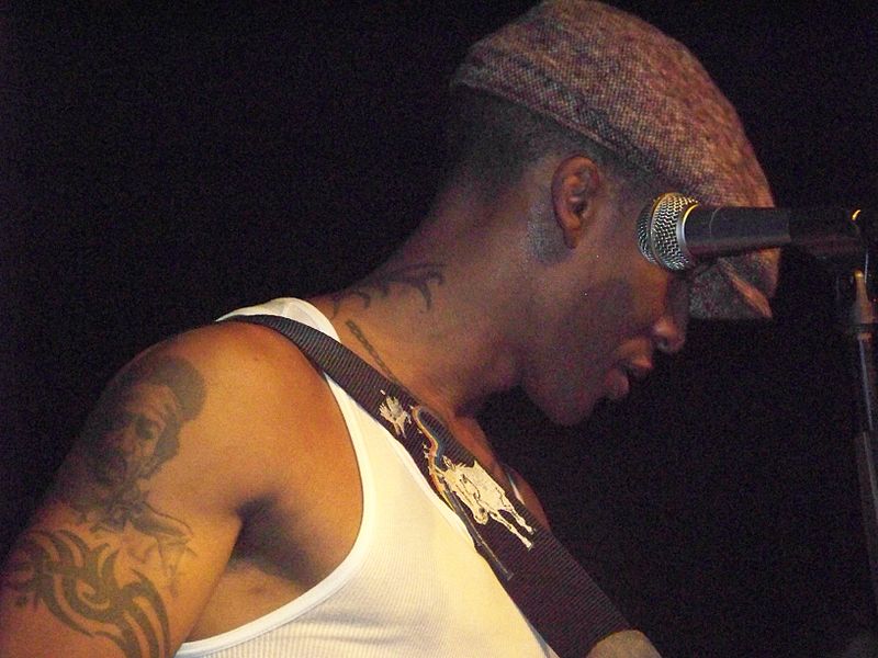 File:Raphael Saadiq 2.jpg