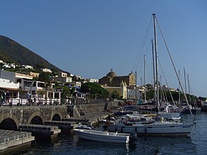 Il porto di Santa Marina Salina