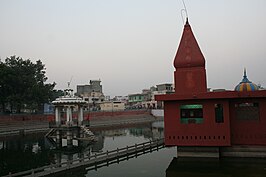 Tempel aan de Sarawatirivier in Pehowa