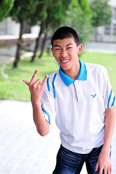 File:School boy of Baozhong Junior High School 20120321.jpg