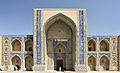 Vue extérieure de la médersa d'Ulugh Beg.