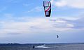 Kite surfing i vestenvind uden store bølger