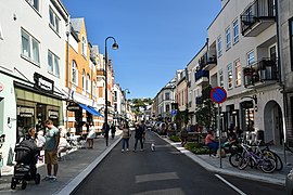 Gaten sett østover fra Kirkegata. Foto: Helge Høifødt