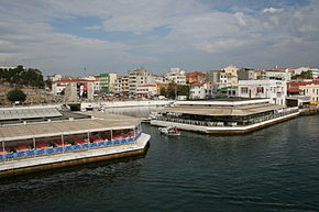 Gelibolu este port la Dardanele.