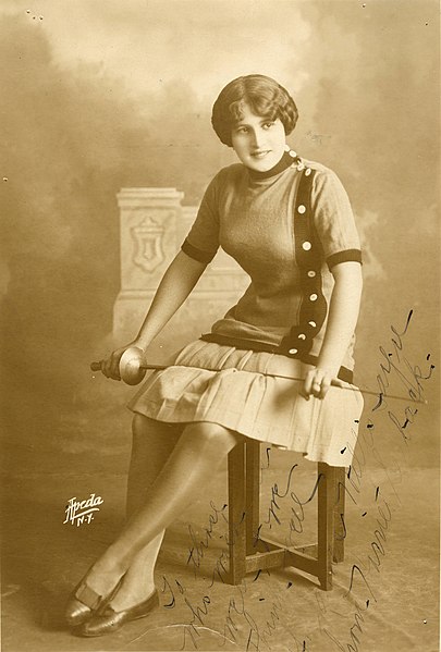 File:Harriet Seeback, vaudeville entertainer (SAYRE 9855).jpg