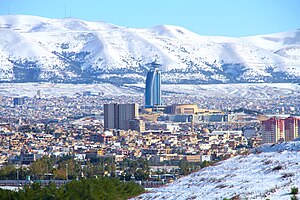 Sulaimaniyya im Winter 2016 mit dem 2014 eröffneten Grand Millennium Hotel Sulaimani in der Bildmitte