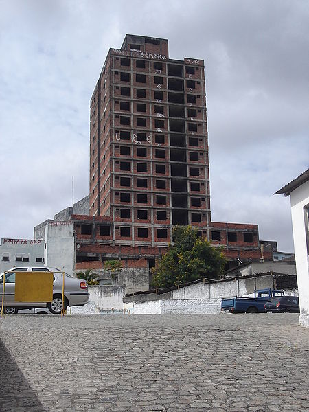 File:O prédio que faz décadas em contrução de Campina Grande.jpg