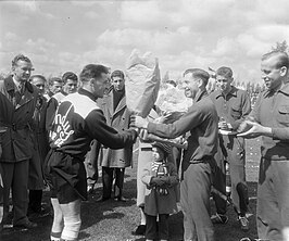 Op 14 mei 1955, ter gelegenheid van zijn 400e wedstrijd