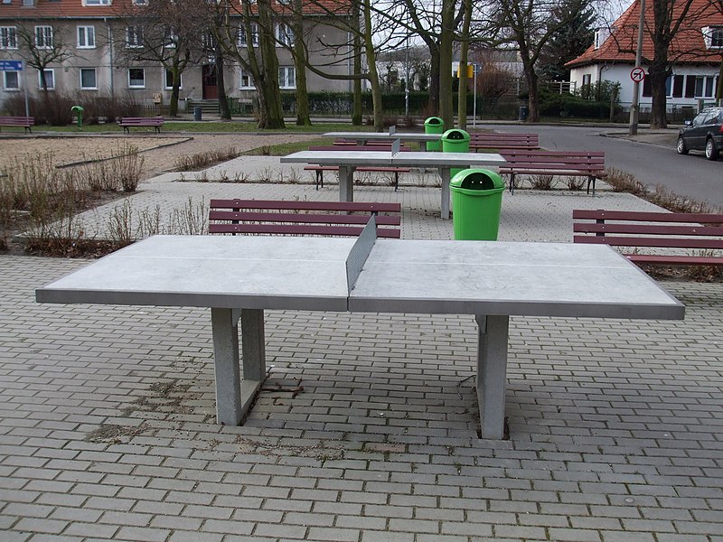 File:Table tennis at skwer Andrzeja Grubby - panoramio.jpg