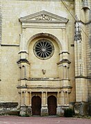 Fronton ouest de la collégiale.