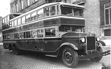 Un modello di autobus a due piani Lancia del 1932 in funzione a Roma, denominato "autoalveare"