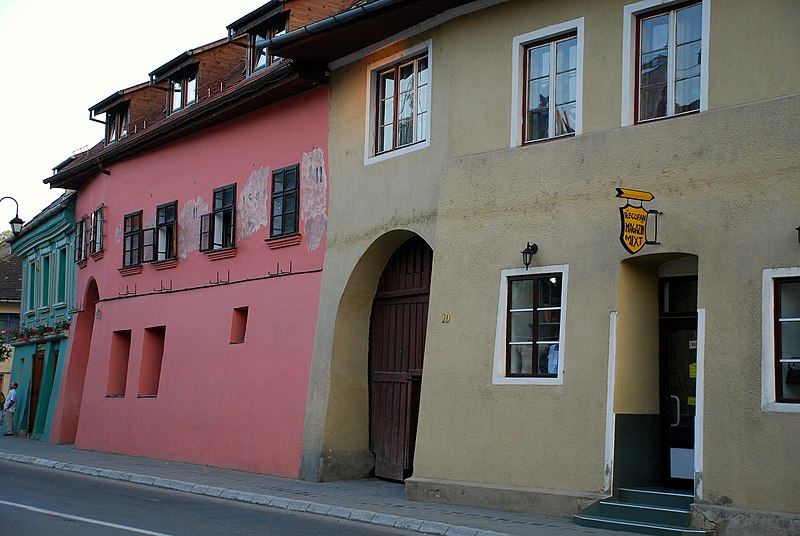 File:Sighisoara Strada Morii Nr. 15, 17, 19.jpg