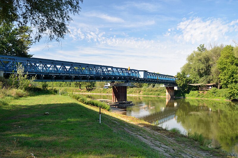 File:Morava bridge 01.jpg