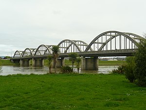 Bridge across the Clutha River at Balclutha.