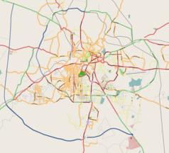 Mapa konturowa Bengaluru, po prawej znajduje się punkt z opisem „HAL Bangalore International Airport”