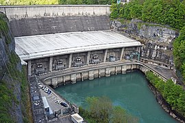 Usine et barrage depuis l'aval