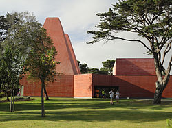 {{Red pyramid-shaped towers in parkland on the edge of Cascais town centre}}