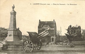 Le monument aux morts, en 1925.