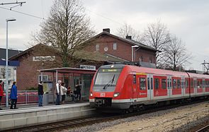 Bahnhof Korschenbroich mit S8, 2014