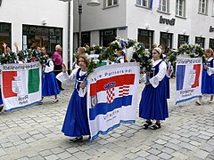 Présentation des villes jumelées durant un festival à Ravensbourg (Allemagne).