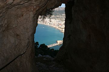 Playa de Calpe desde el túnel del Peñón de Ifac