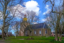 Kerk van Hornhuizen met voorgelegen slingertuin op het vroegere kerkhof